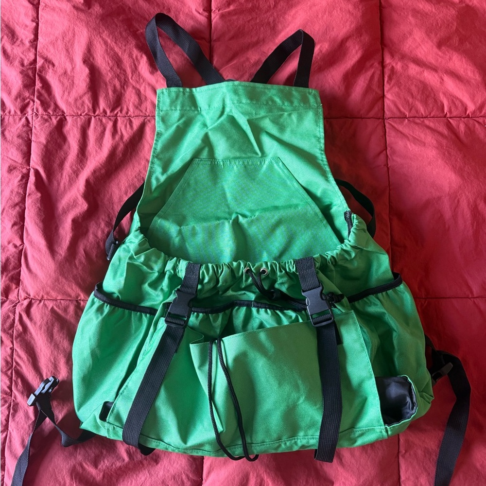 Cross Back Gardening Apron With Deep Kangaroo Release Pockets